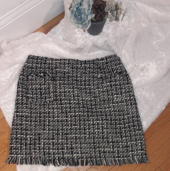 Central Park Dresses & Skirts - 💙Central Park tweed skirt